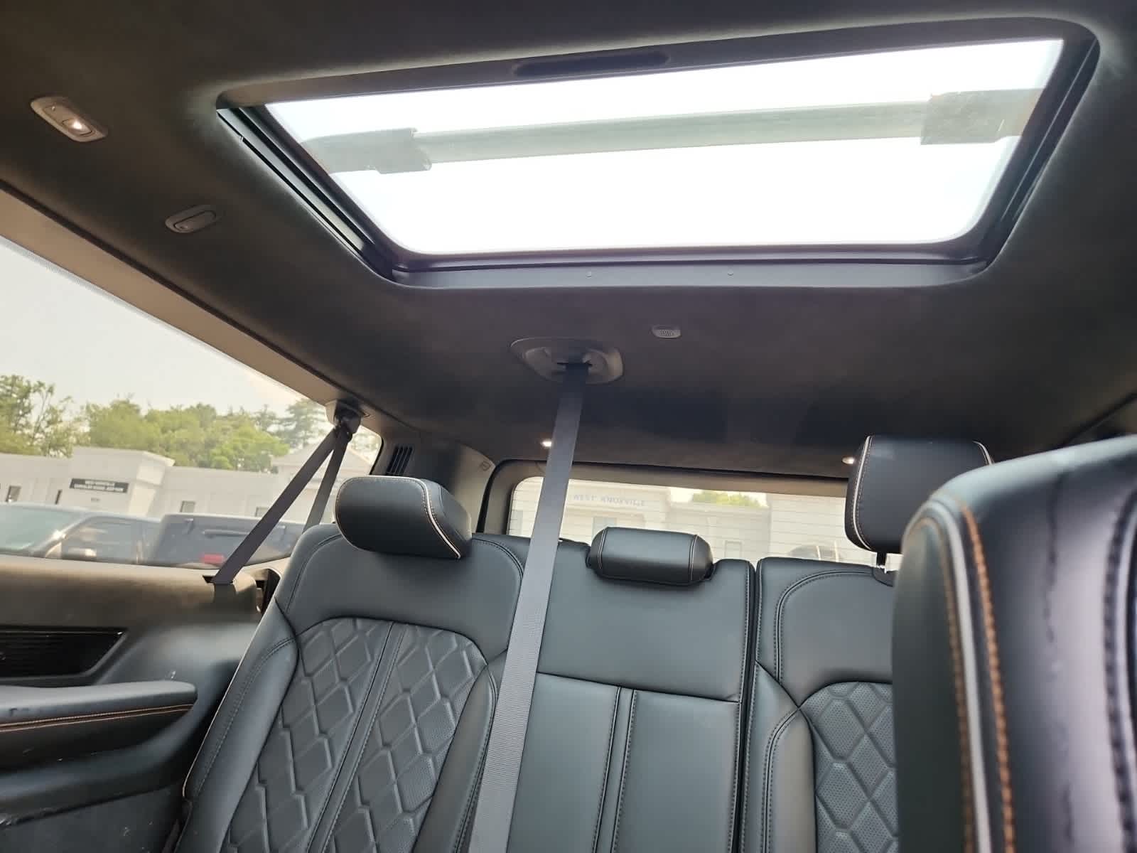 2023 Jeep Grand Wagoneer L Series III 33