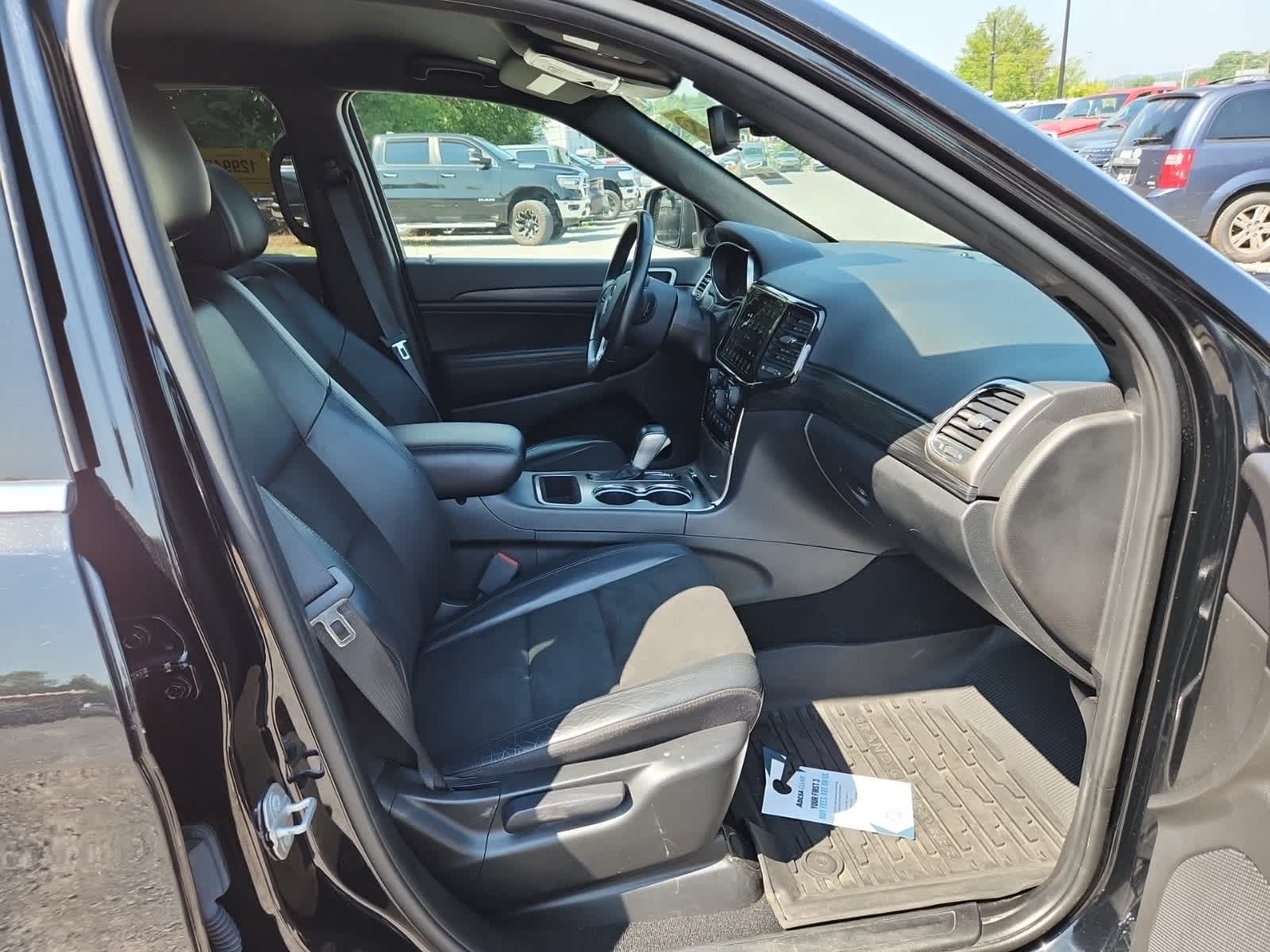 Thumbnail: 2021 Jeep Grand Cherokee - 21