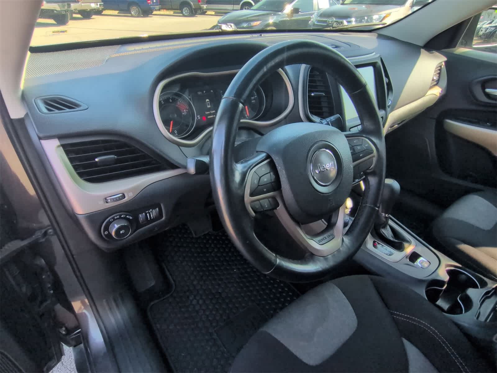 Thumbnail: 2018 Jeep Cherokee - 10