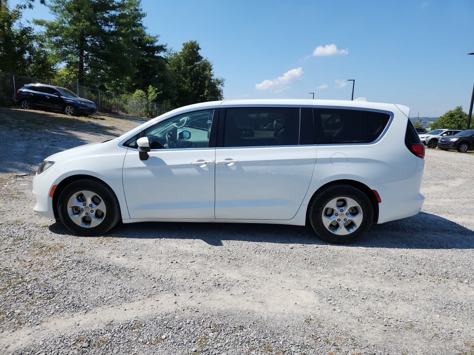 Thumbnail: 2017 Chrysler Pacifica - 2
