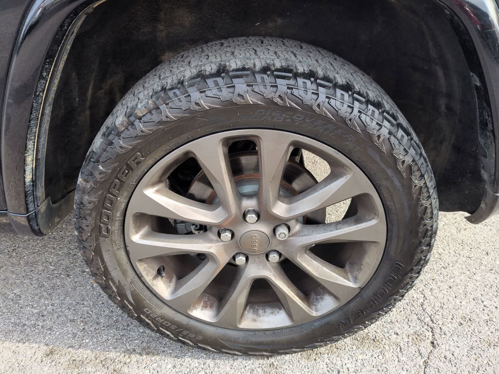 Thumbnail: 2016 Jeep Grand Cherokee - 12