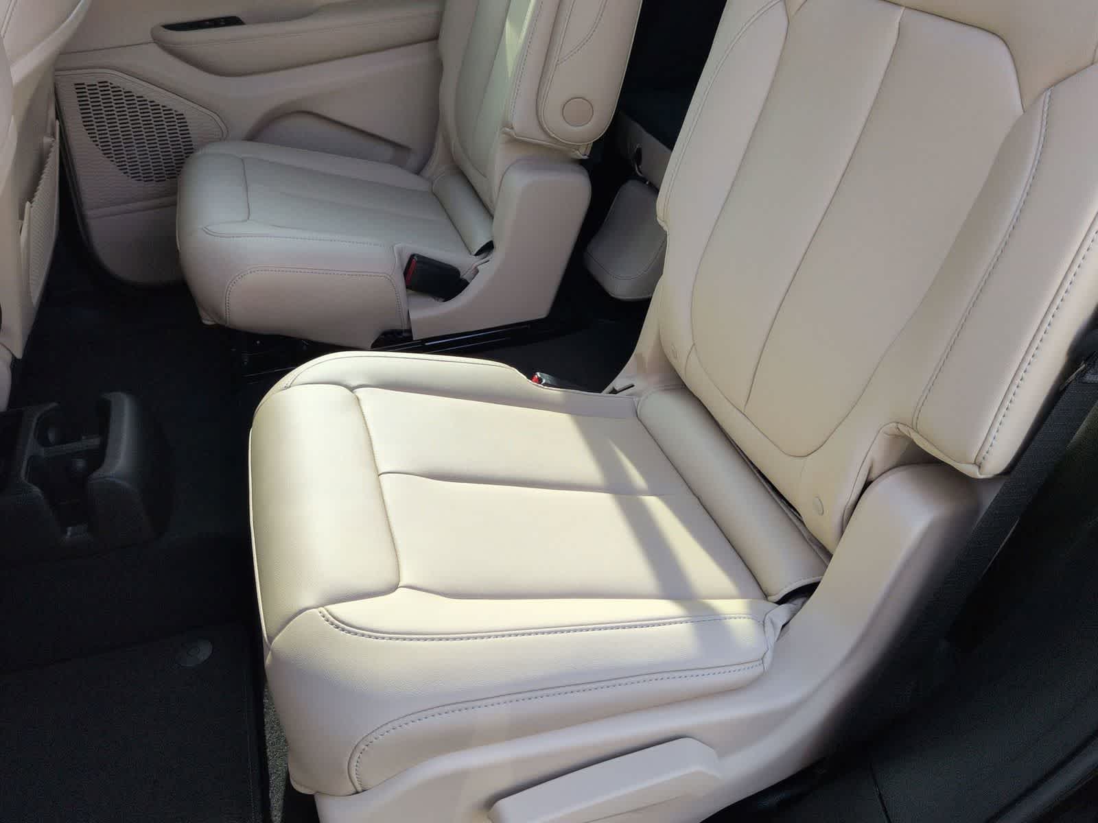 Thumbnail: 2025 Jeep Grand Cherokee L - 18