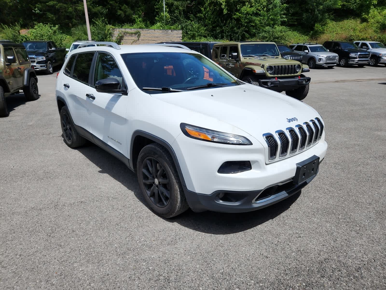 Thumbnail: 2016 Jeep Cherokee - 7