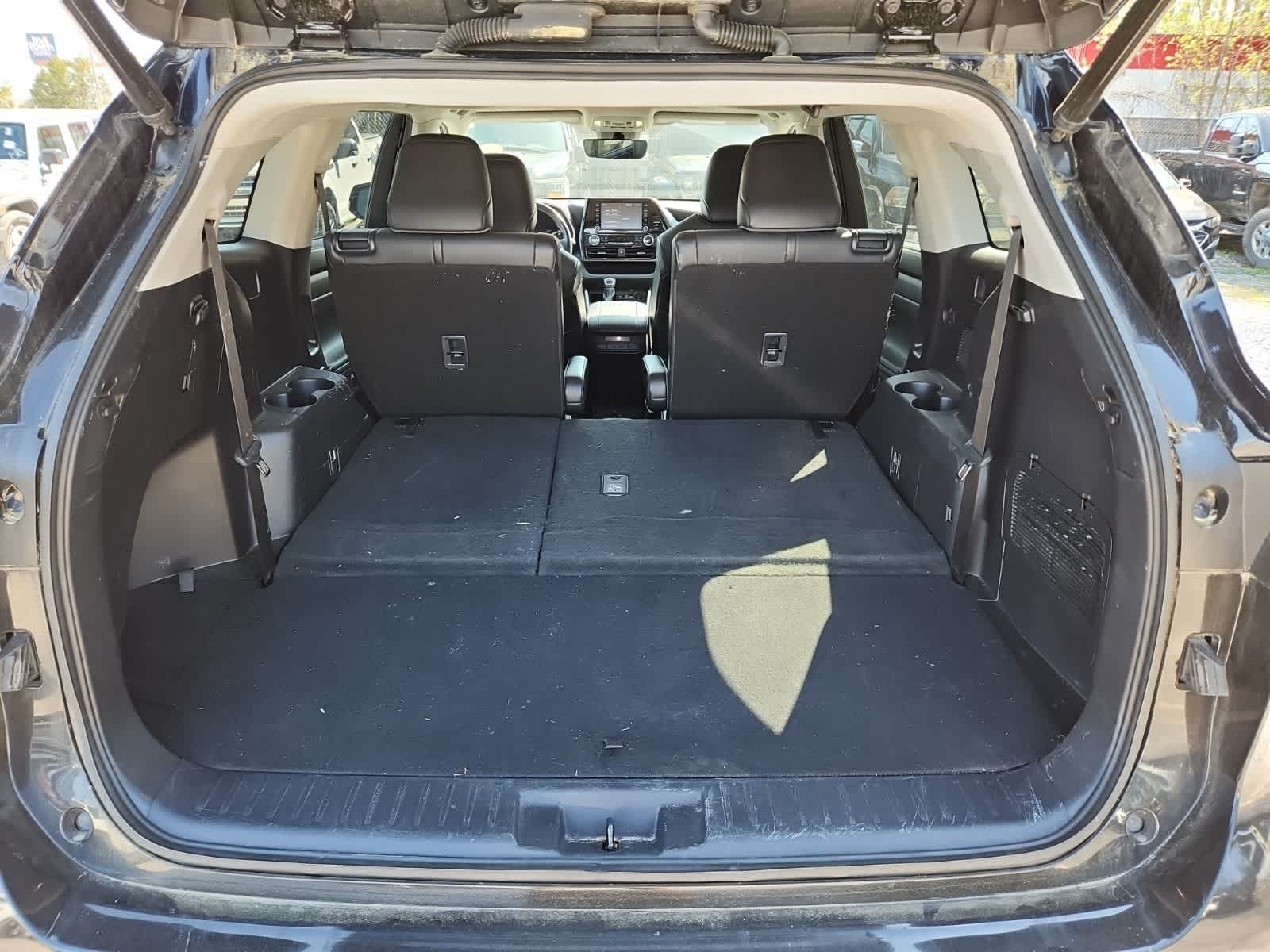 Thumbnail: 2021 Toyota Highlander - 25