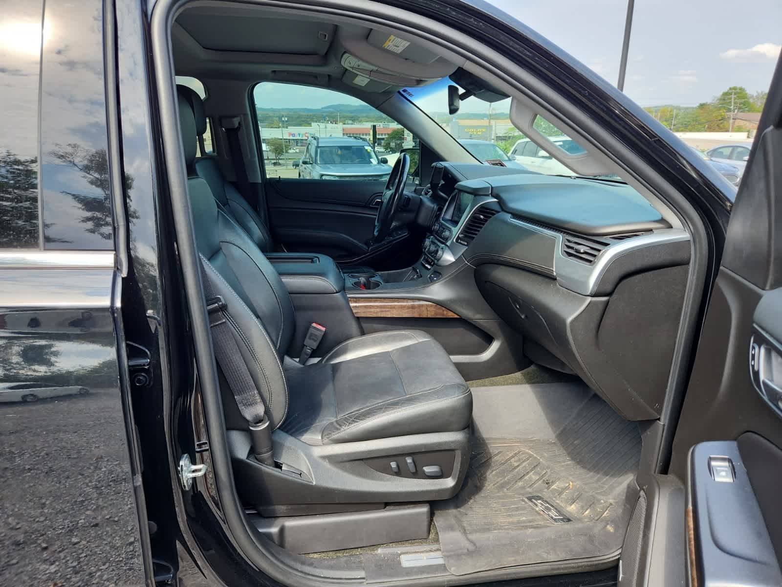 Thumbnail: 2019 Chevrolet Tahoe - 21