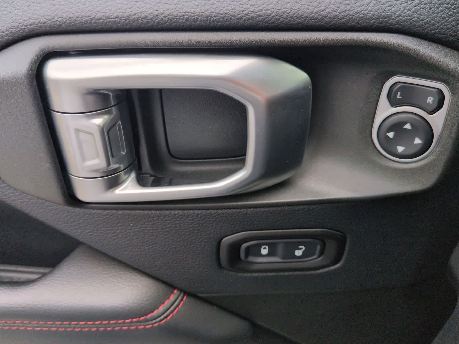 Thumbnail: 2019 Jeep Wrangler - 16