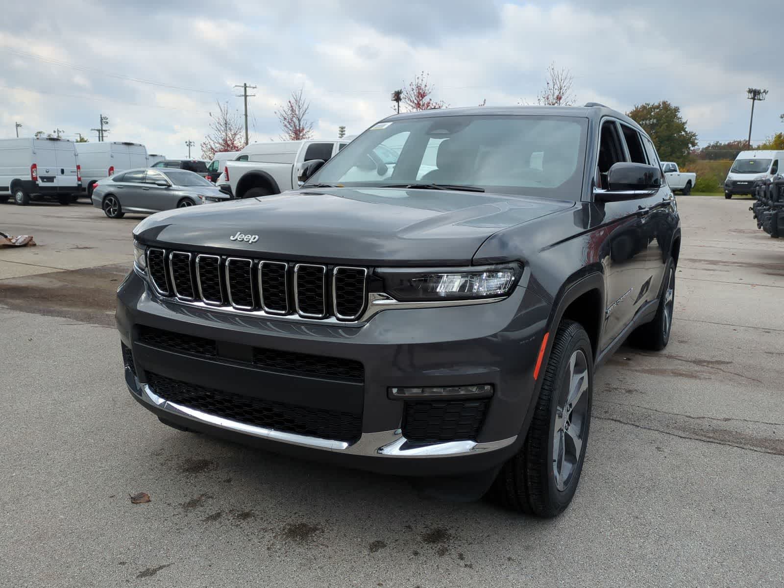 Thumbnail: 2025 Jeep Grand Cherokee L - 11