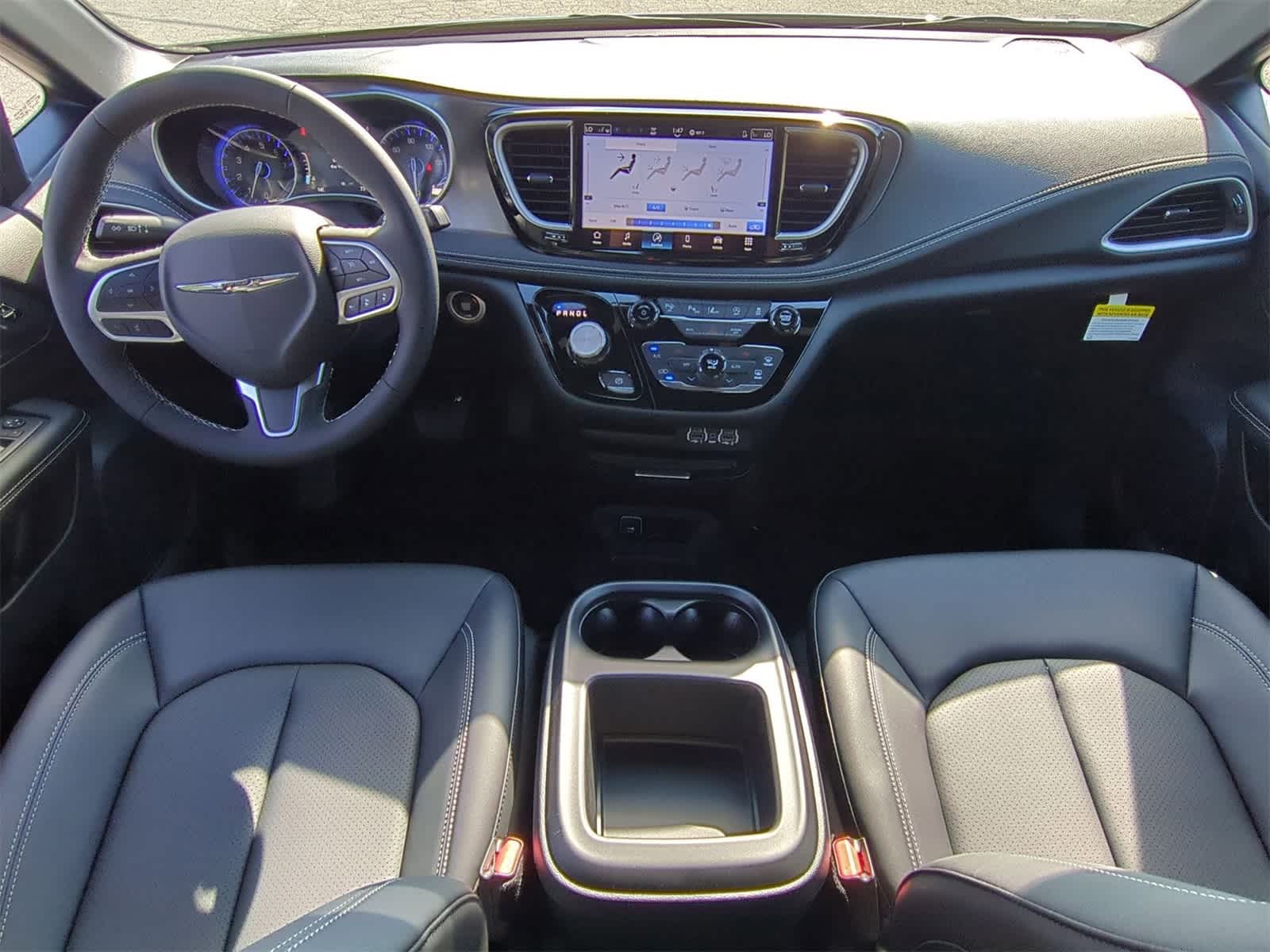 Thumbnail: 2025 Chrysler Pacifica - 15