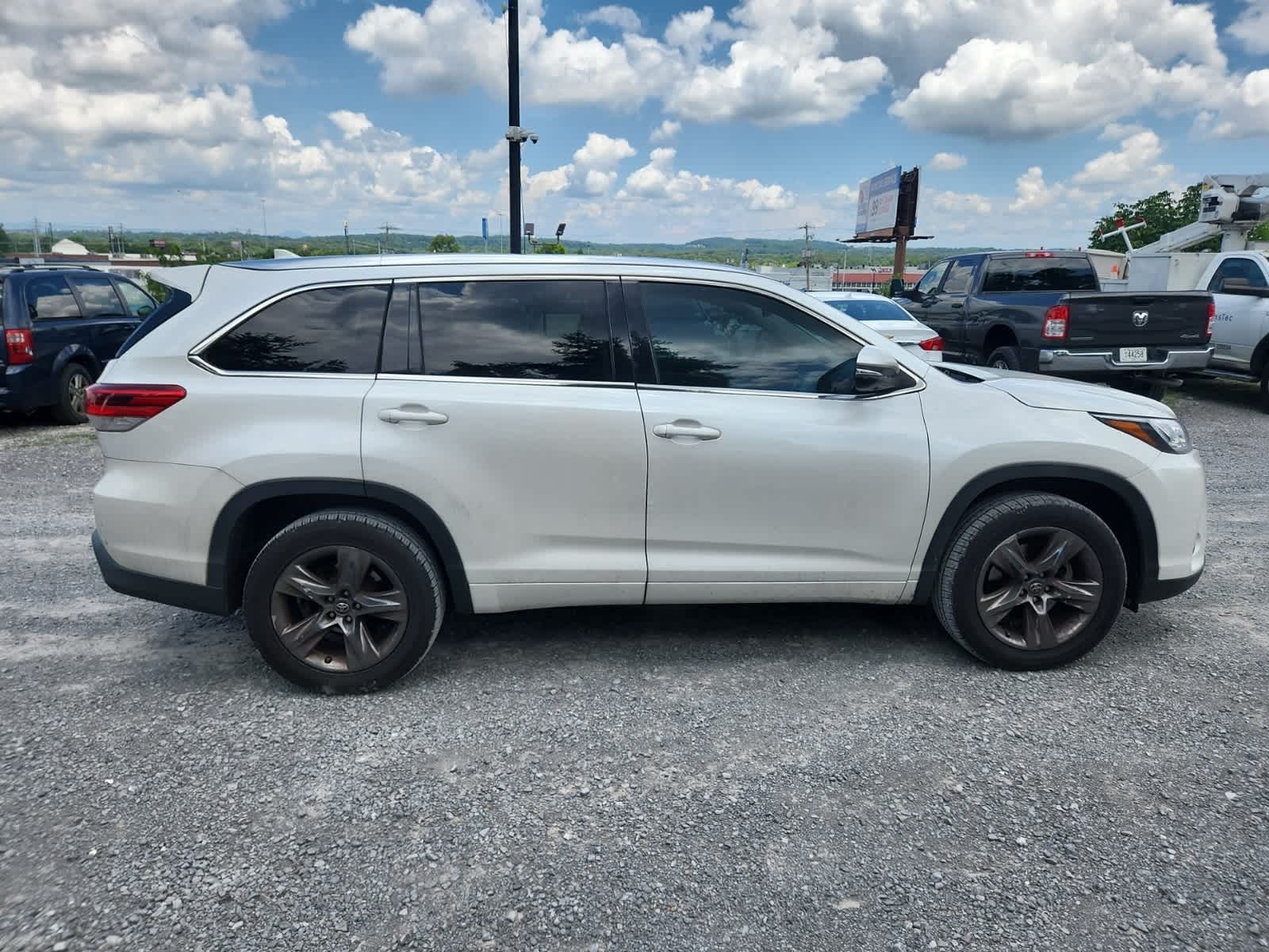 Thumbnail: 2017 Toyota Highlander - 6