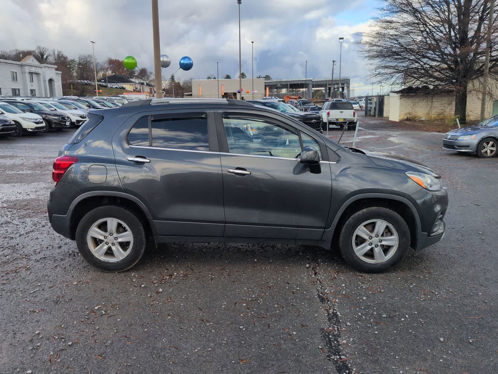 Thumbnail: 2017 Chevrolet Trax - 9