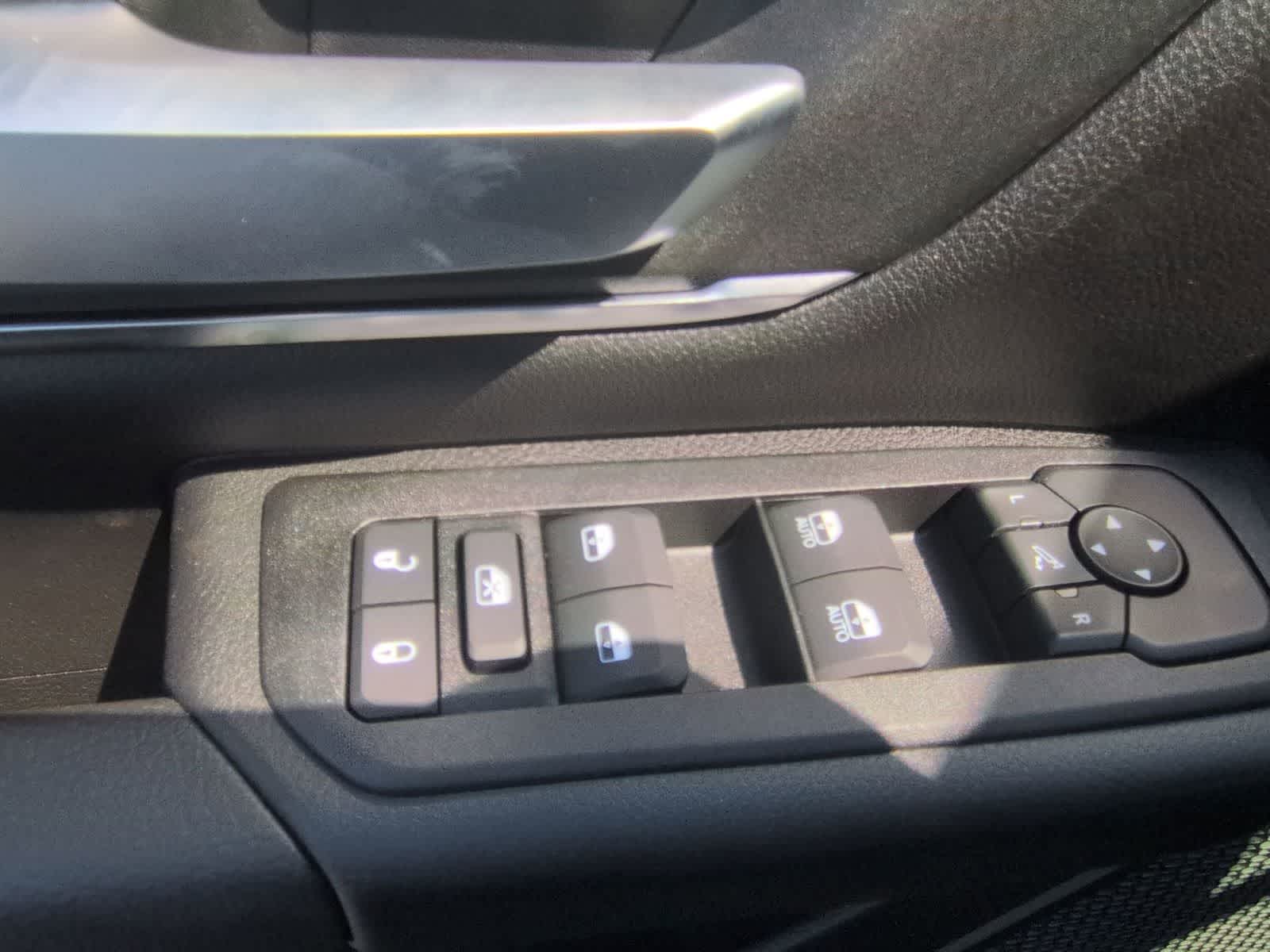 Thumbnail: 2026 RAM 1500 - 17