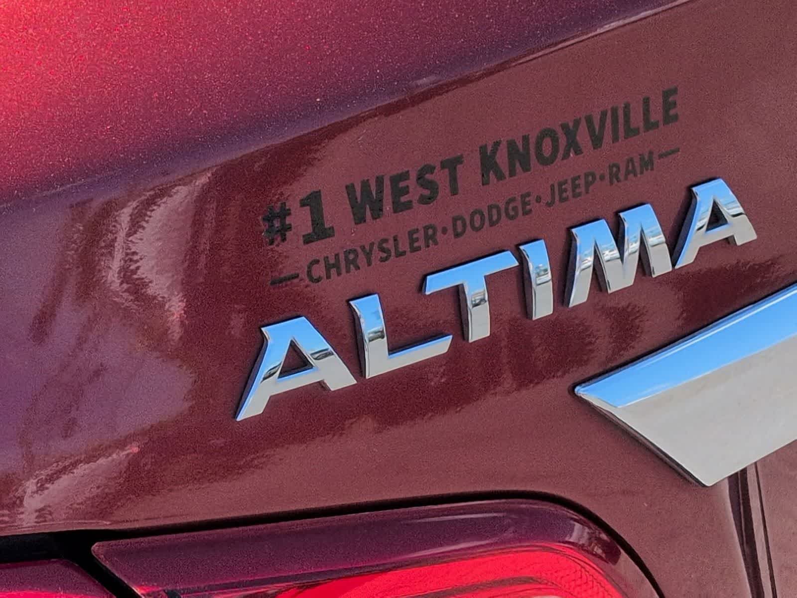 Thumbnail: 2016 Nissan Altima - 12