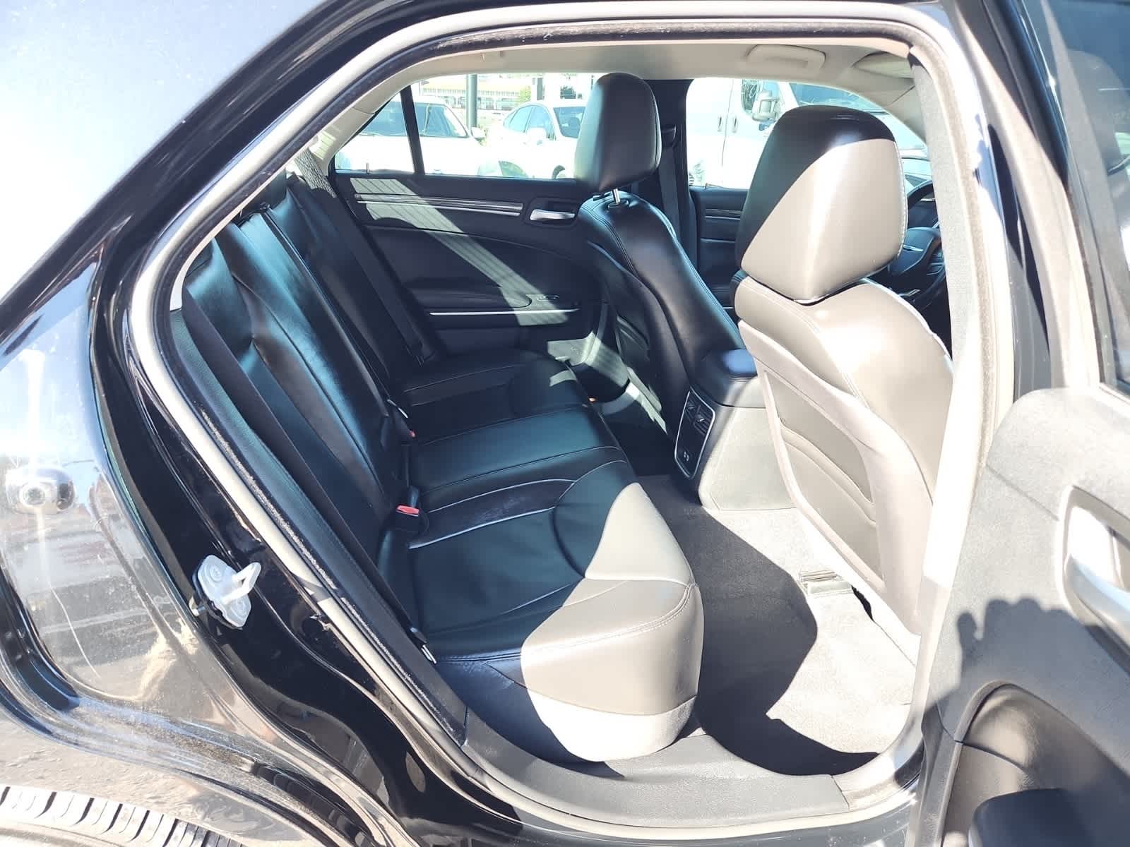 Thumbnail: 2019 Chrysler 300 - 23