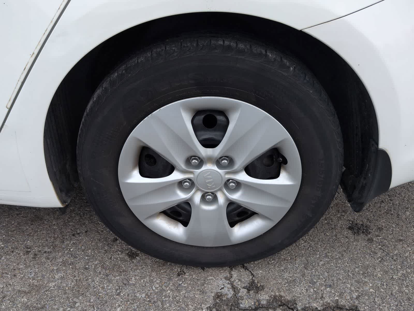 Thumbnail: 2017 Kia Forte - 12