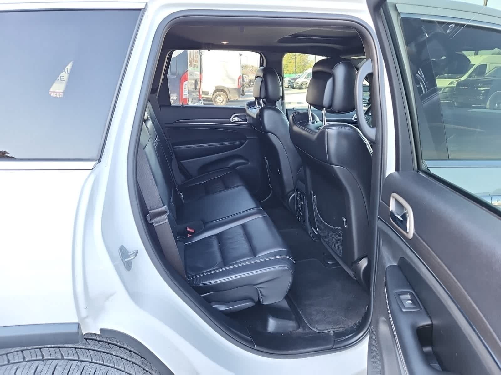 Thumbnail: 2016 Jeep Grand Cherokee - 23