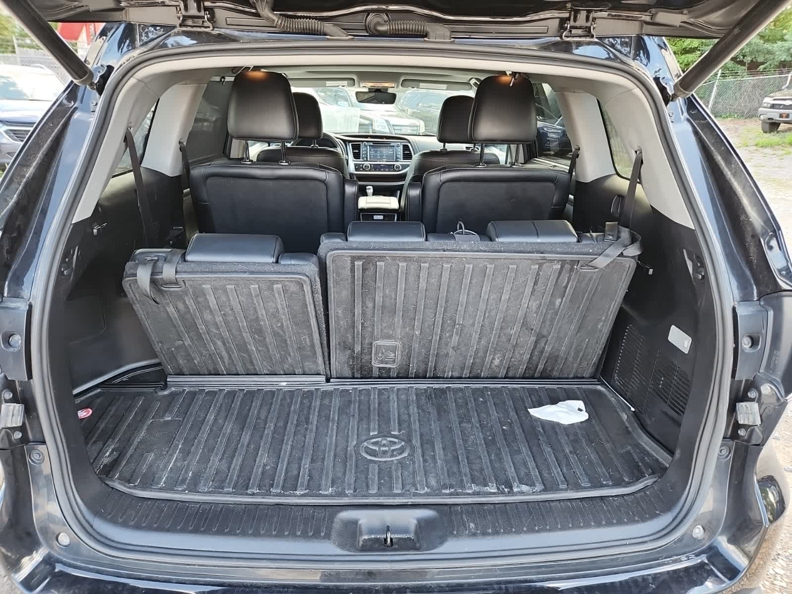Thumbnail: 2019 Toyota Highlander - 25