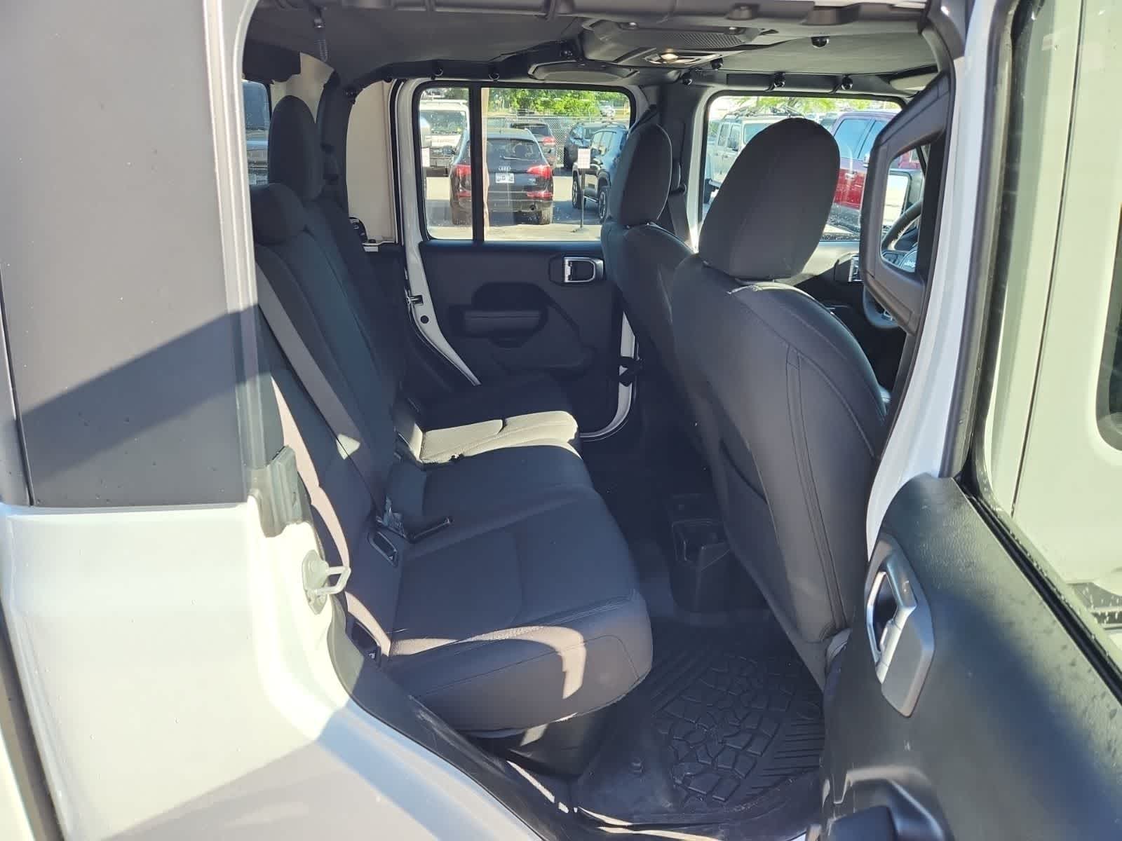 Thumbnail: 2023 Jeep Gladiator - 23