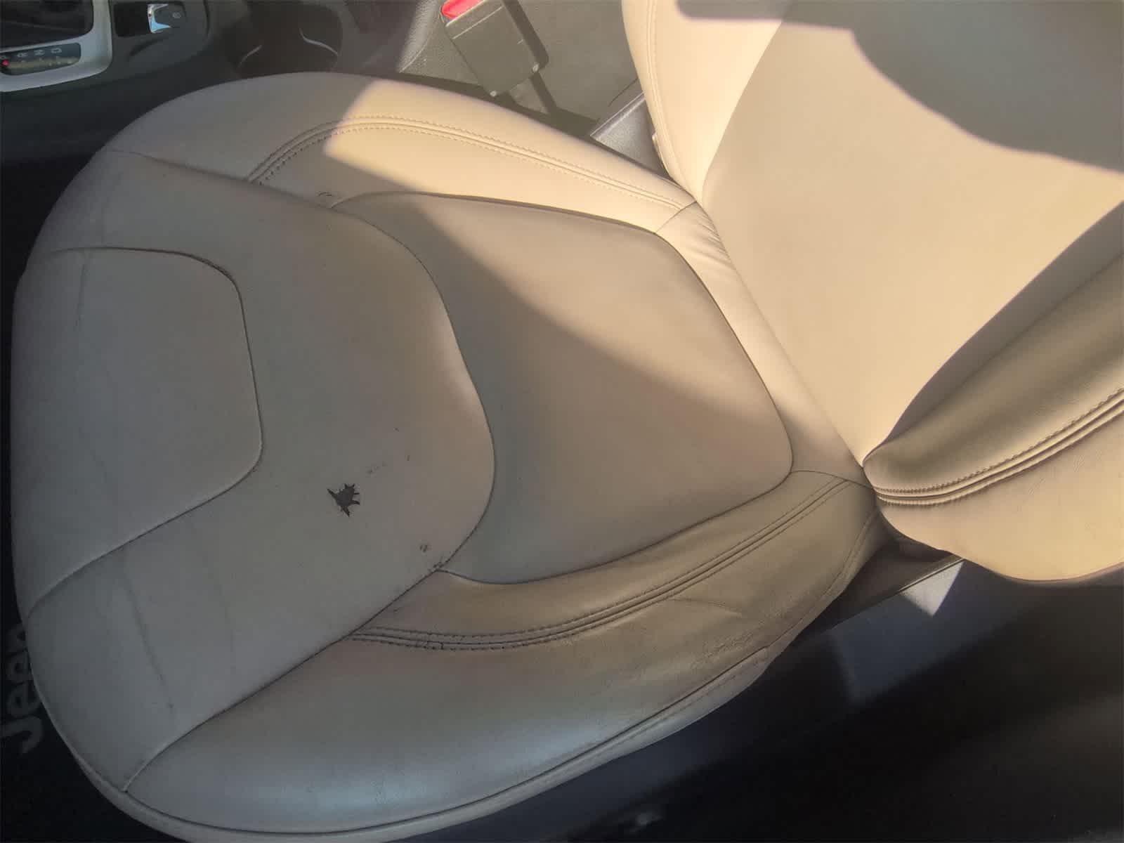 Thumbnail: 2016 Jeep Cherokee - 16