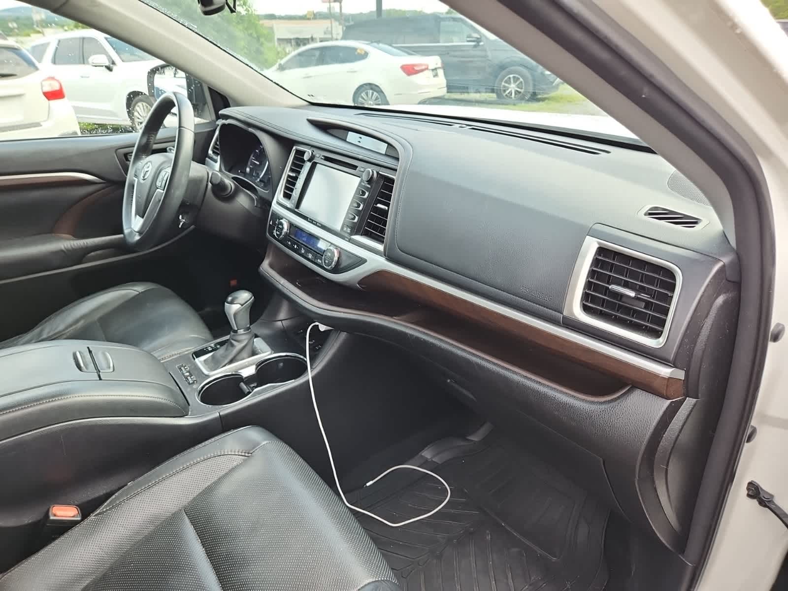 Thumbnail: 2016 Toyota Highlander - 17