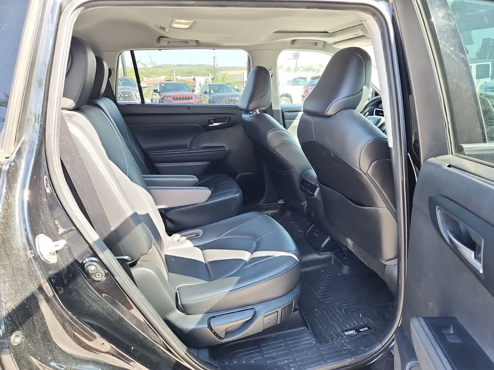 Thumbnail: 2021 Toyota Highlander - 23