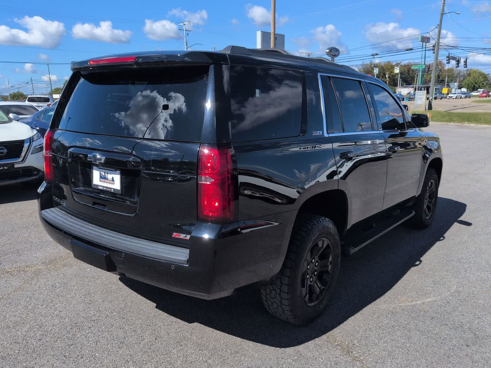 Thumbnail: 2019 Chevrolet Tahoe - 8