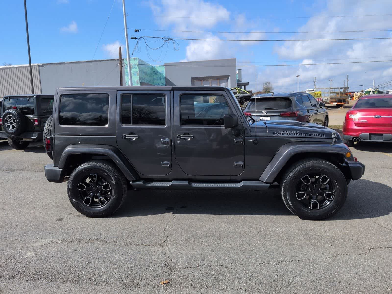 Thumbnail: 2017 Jeep Wrangler - 9