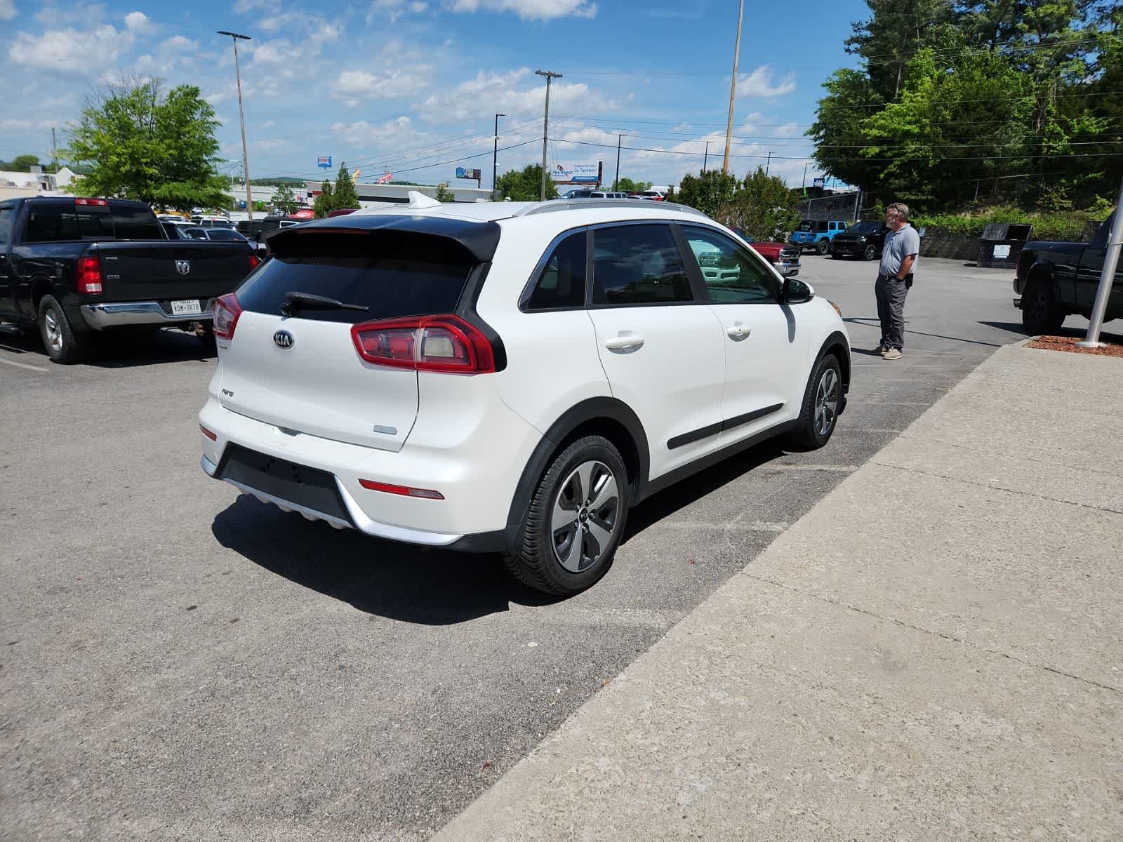 Thumbnail: 2019 Kia Niro - 5