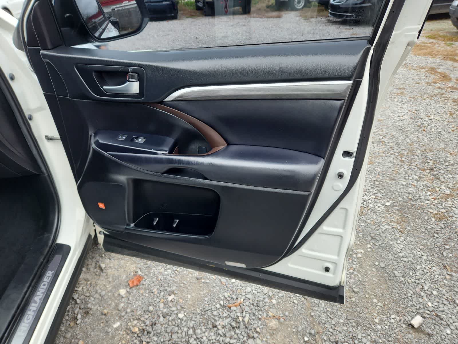 Thumbnail: 2019 Toyota Highlander - 22