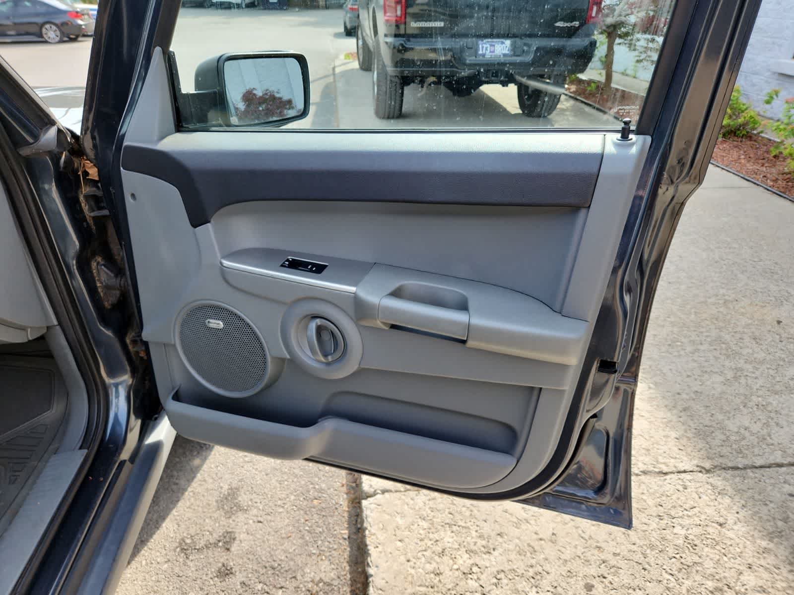 Thumbnail: 2007 Jeep Commander - 22