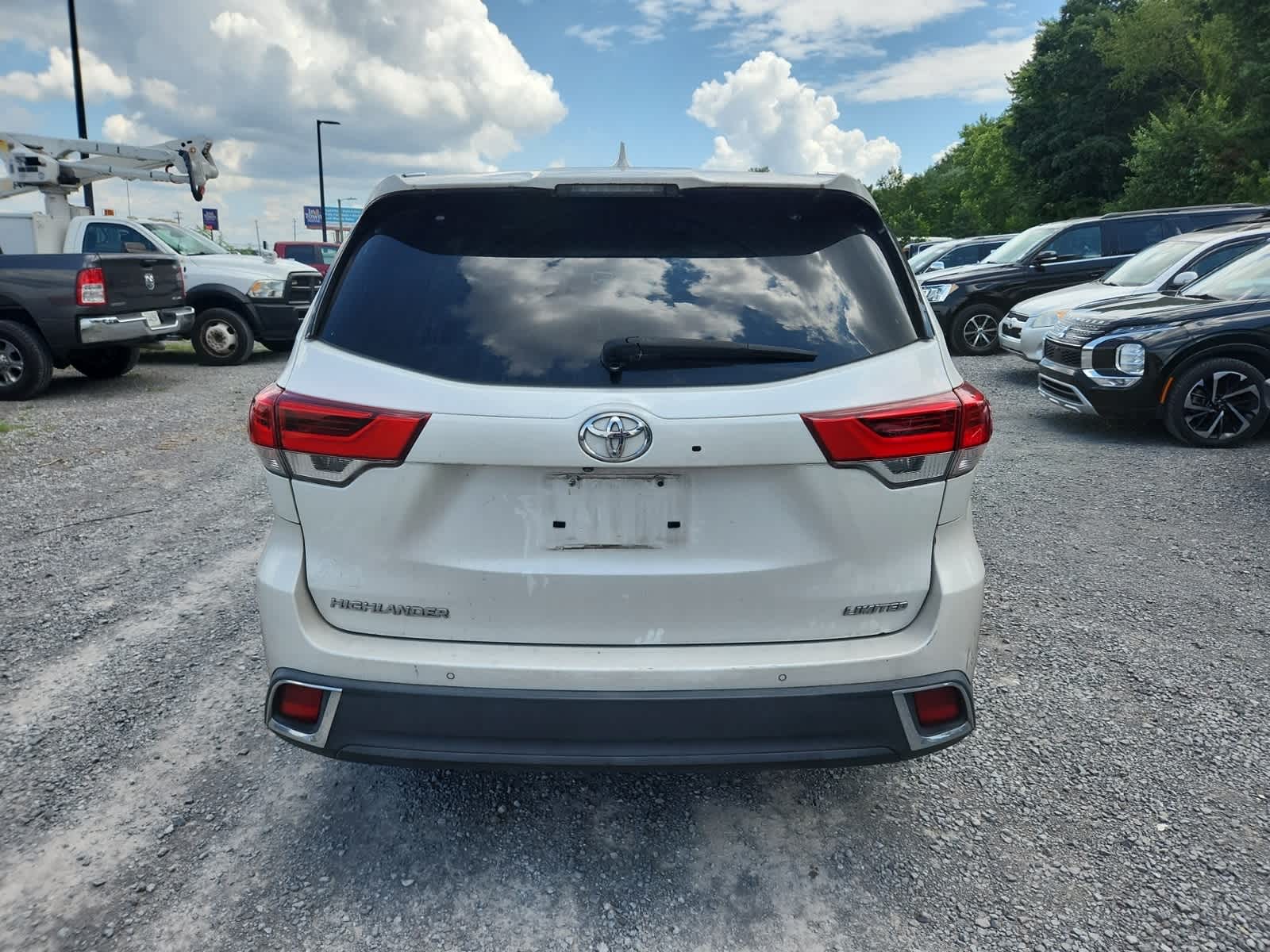 Thumbnail: 2017 Toyota Highlander - 4