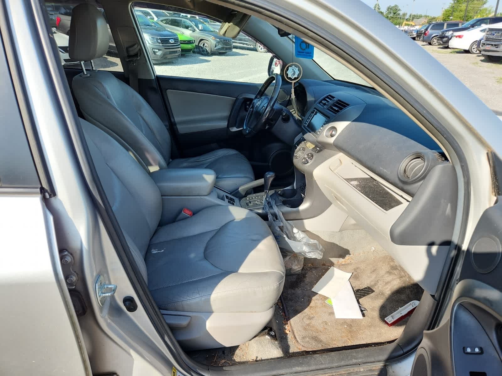 Thumbnail: 2011 Toyota RAV4 - 21