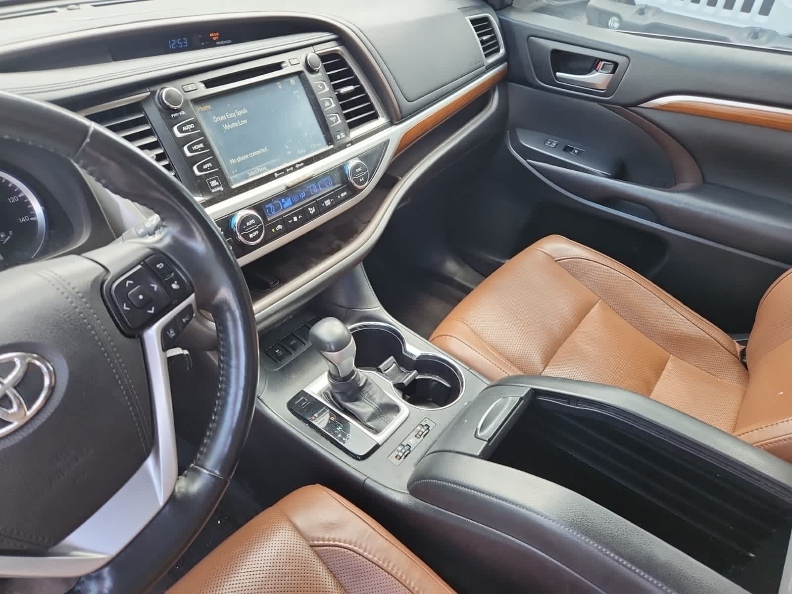 Thumbnail: 2017 Toyota Highlander - 10