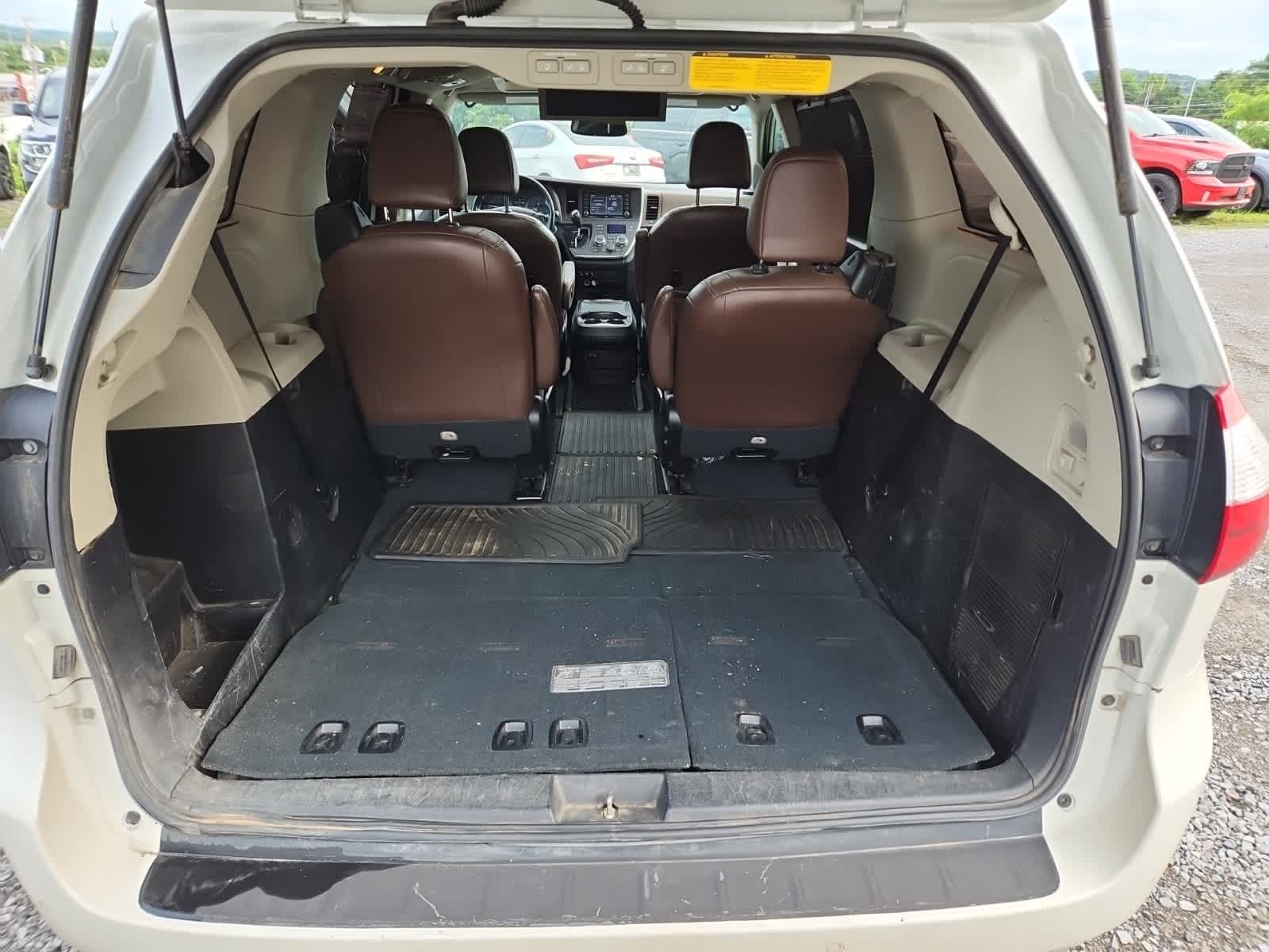 Thumbnail: 2019 Toyota Sienna - 25