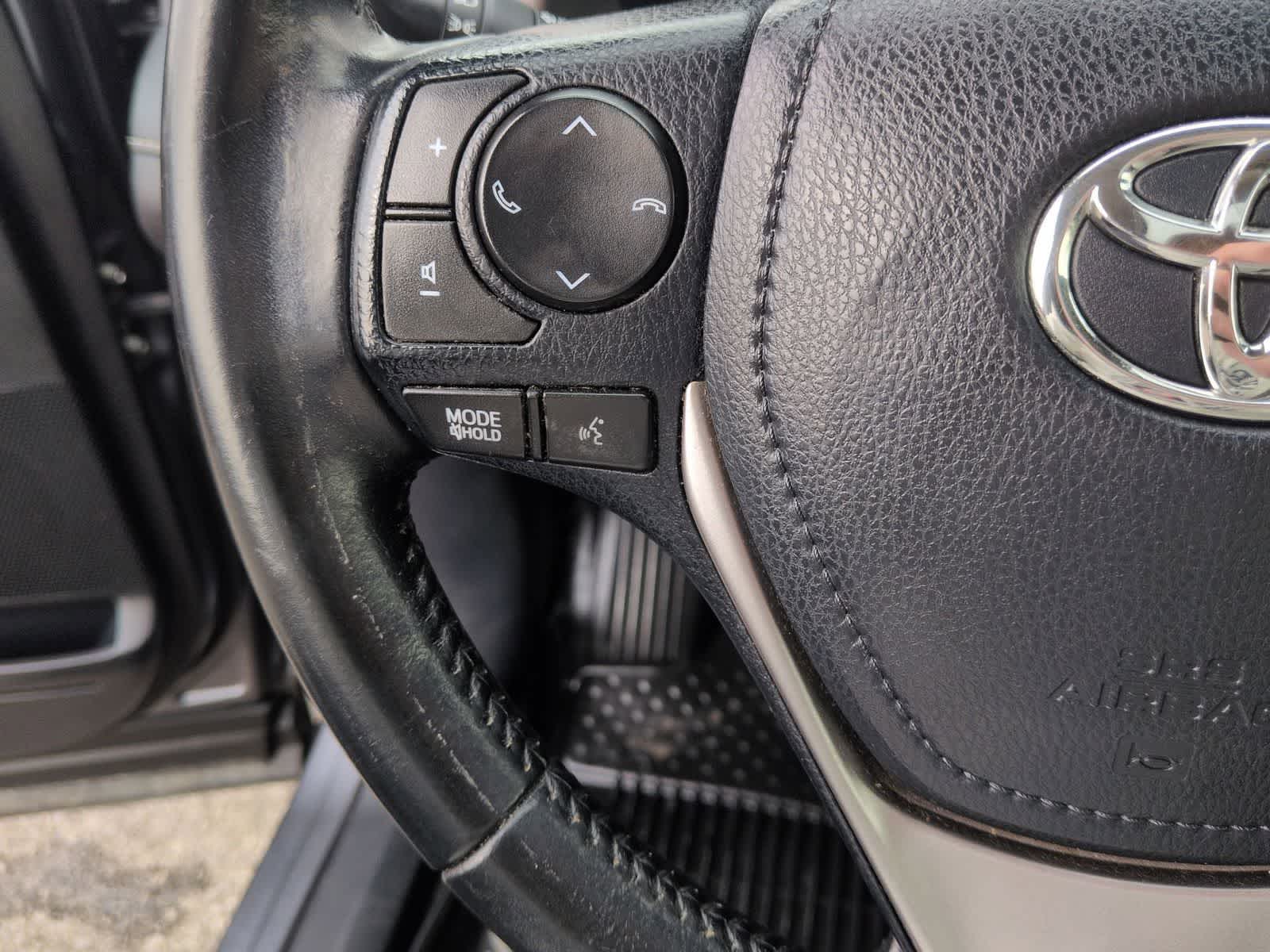 Thumbnail: 2017 Toyota RAV4 - 22