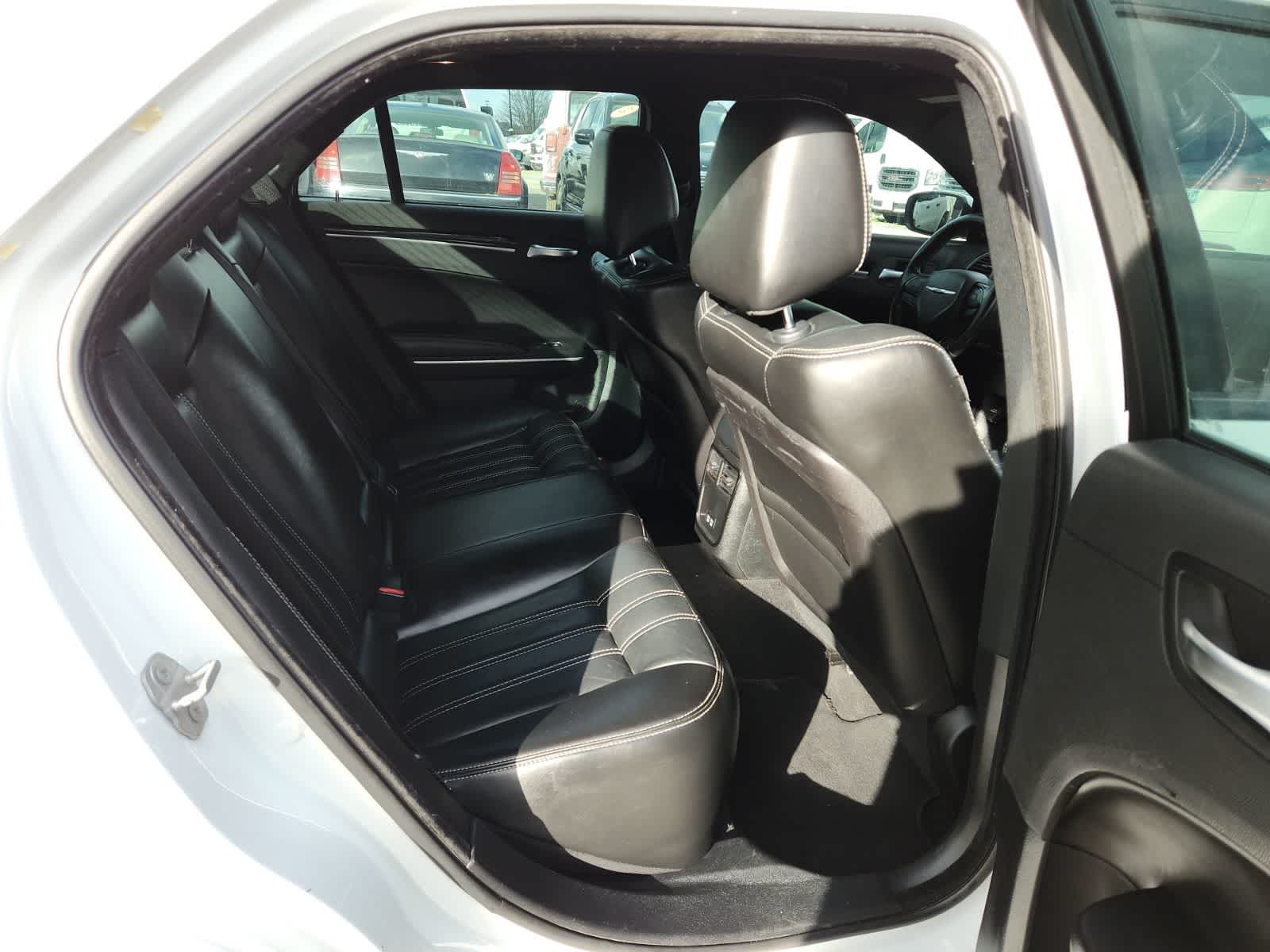 Thumbnail: 2019 Chrysler 300 - 23