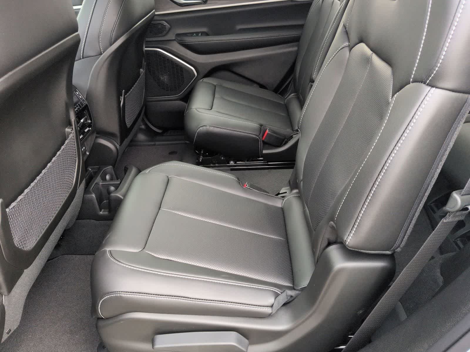 Thumbnail: 2026 Jeep Grand Cherokee L - 16