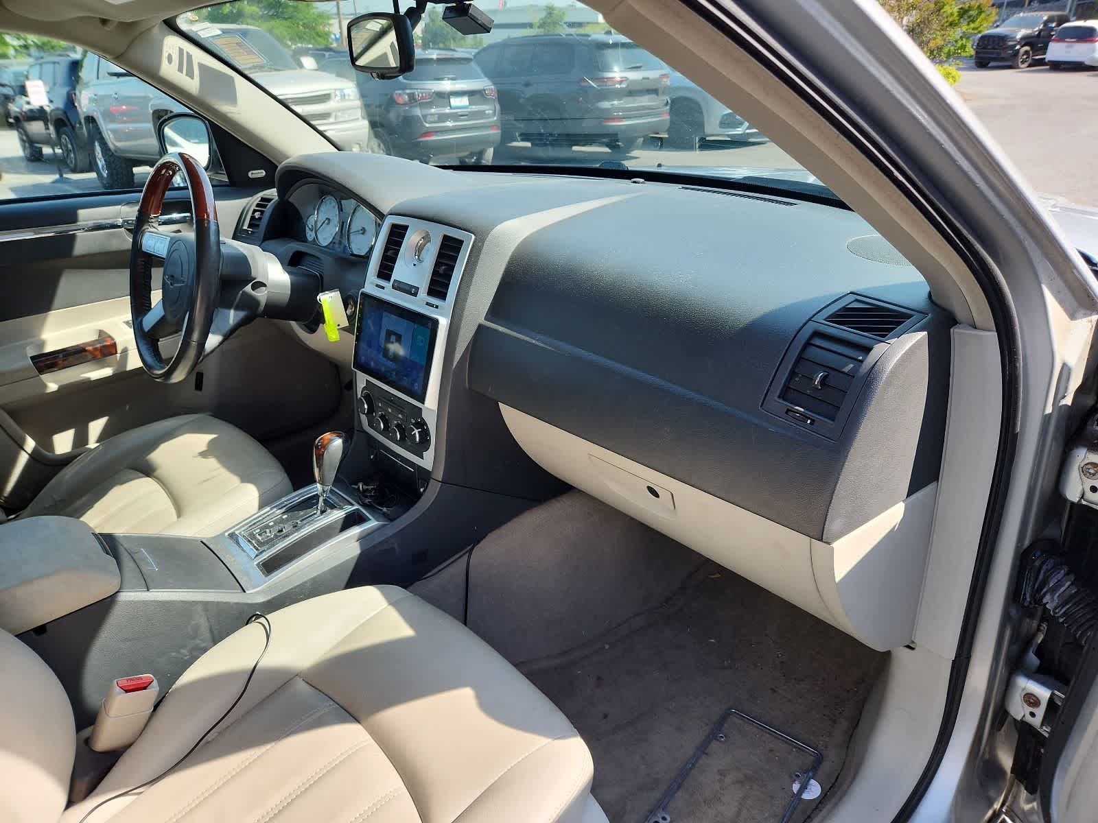 Thumbnail: 2006 Chrysler 300 - 17