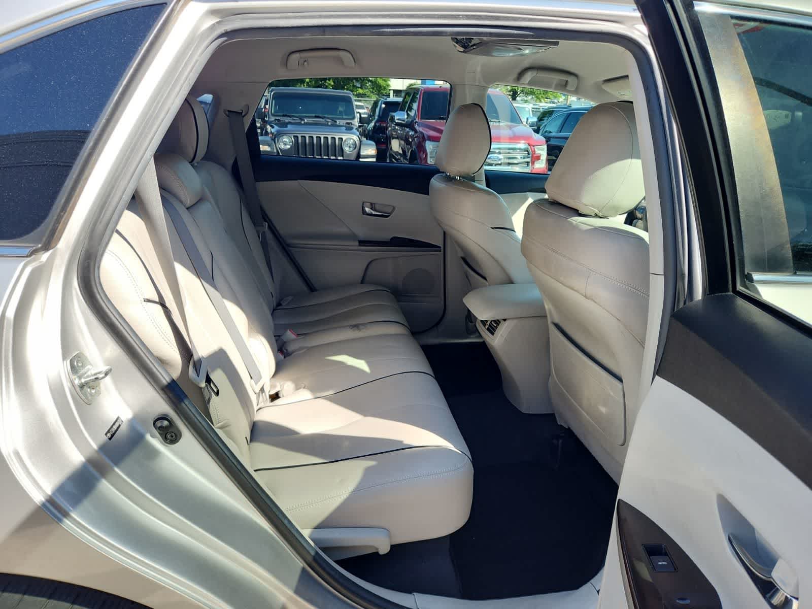 Thumbnail: 2011 Toyota Venza - 23