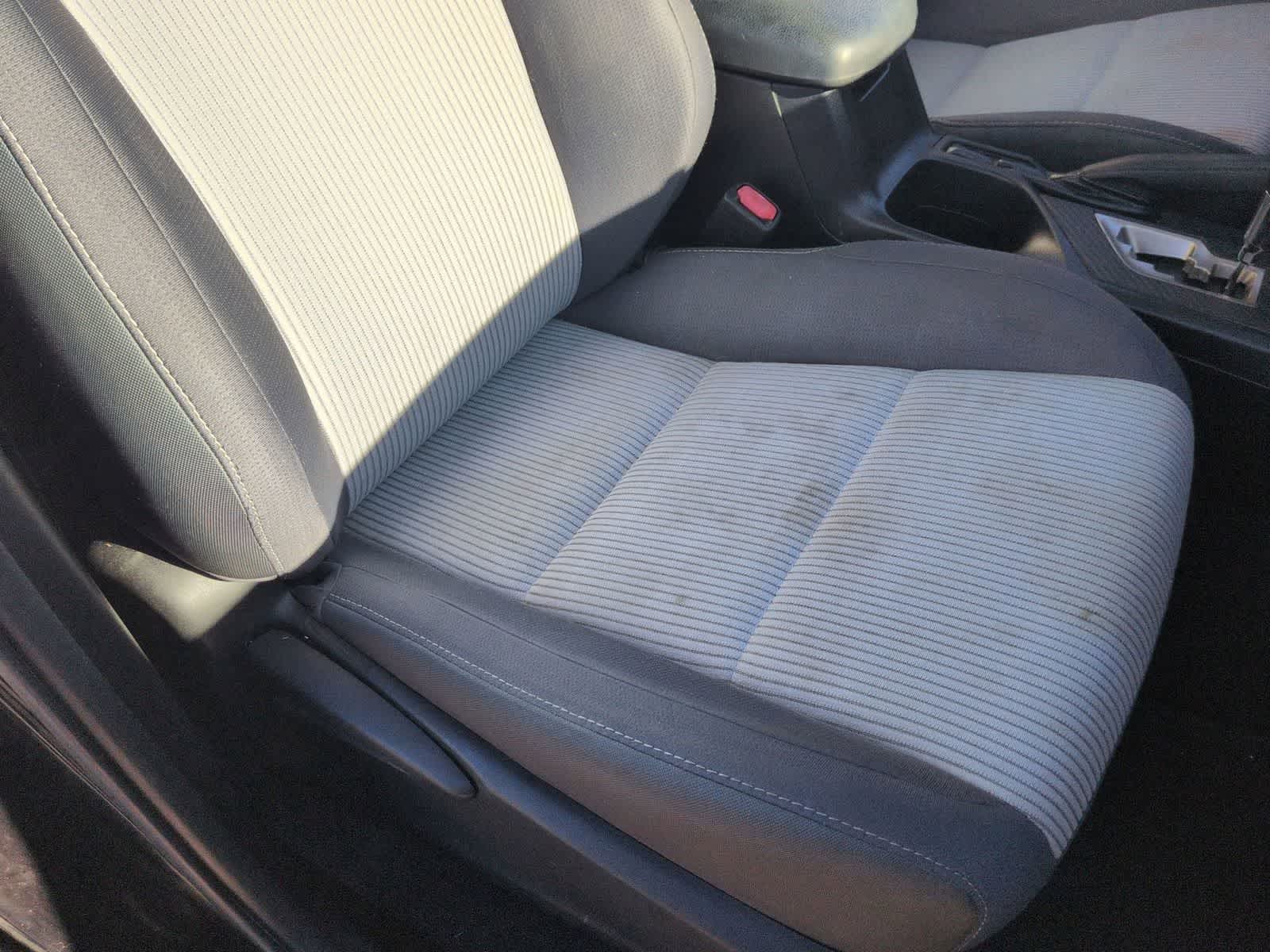 Thumbnail: 2015 Toyota RAV4 - 19