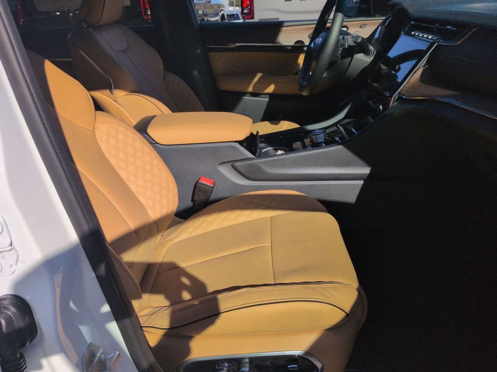 Thumbnail: 2025 Jeep Grand Cherokee - 20