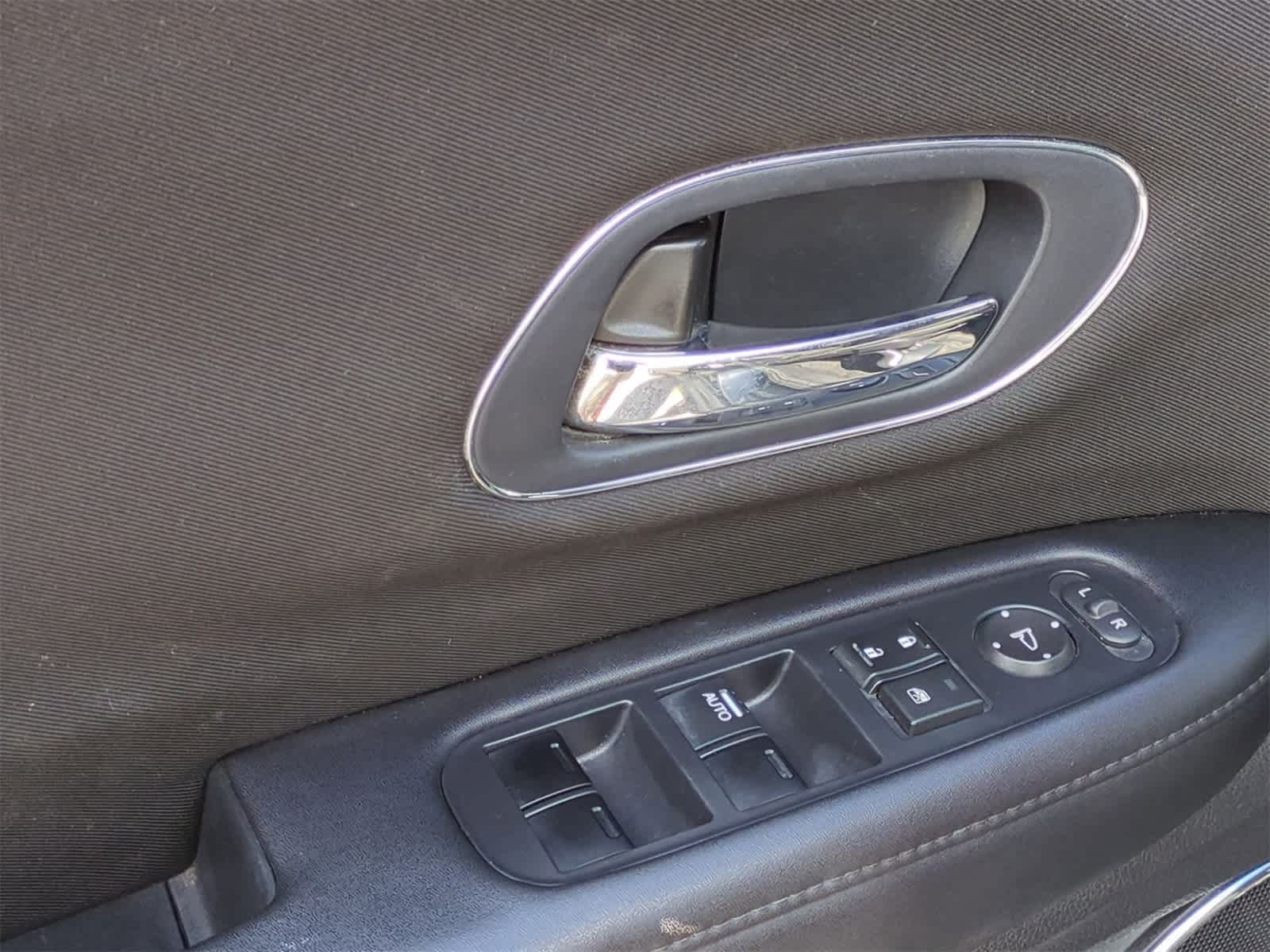 Thumbnail: 2018 Honda HR-V - 17