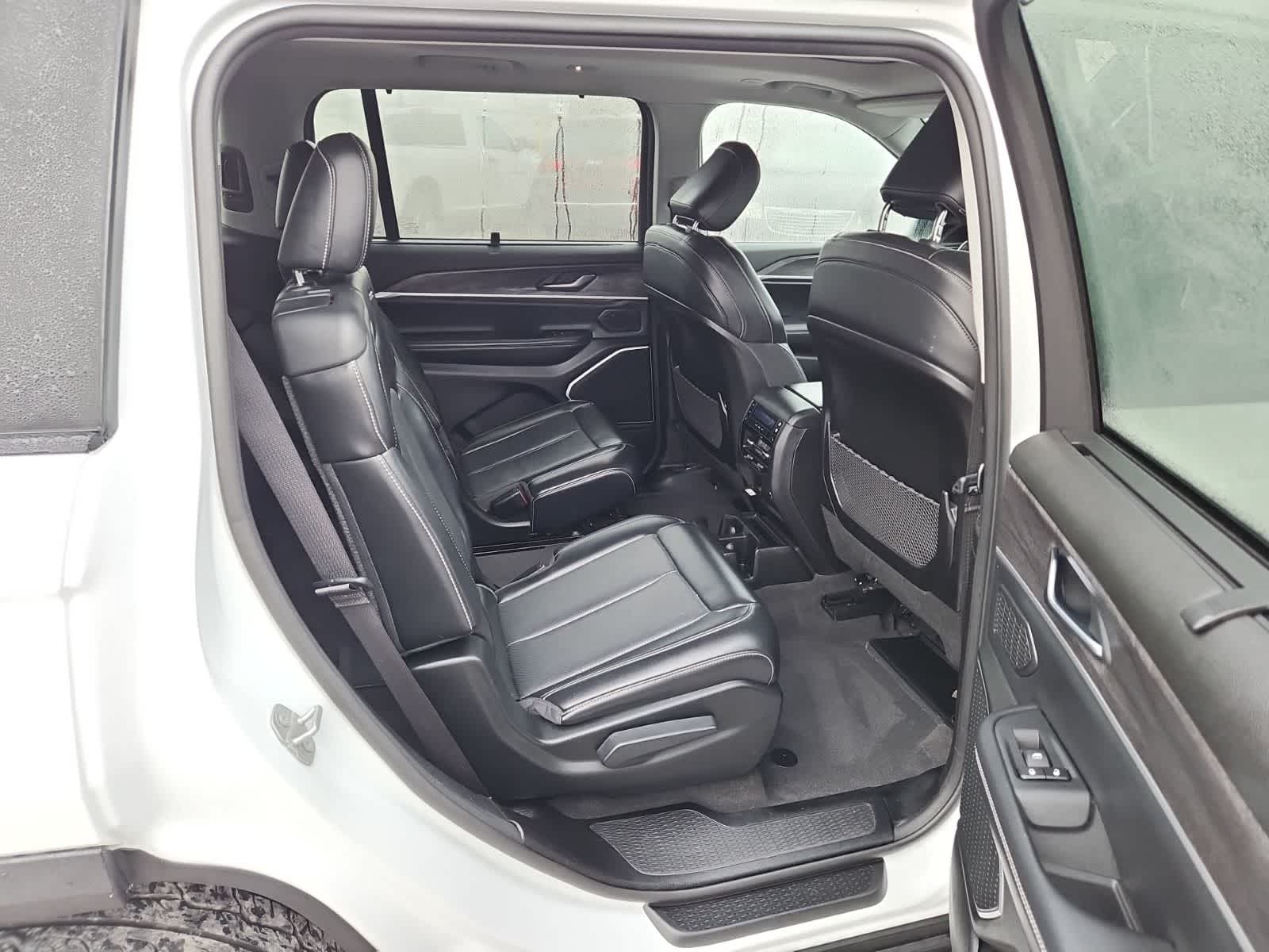 Thumbnail: 2021 Jeep Grand Cherokee L - 23