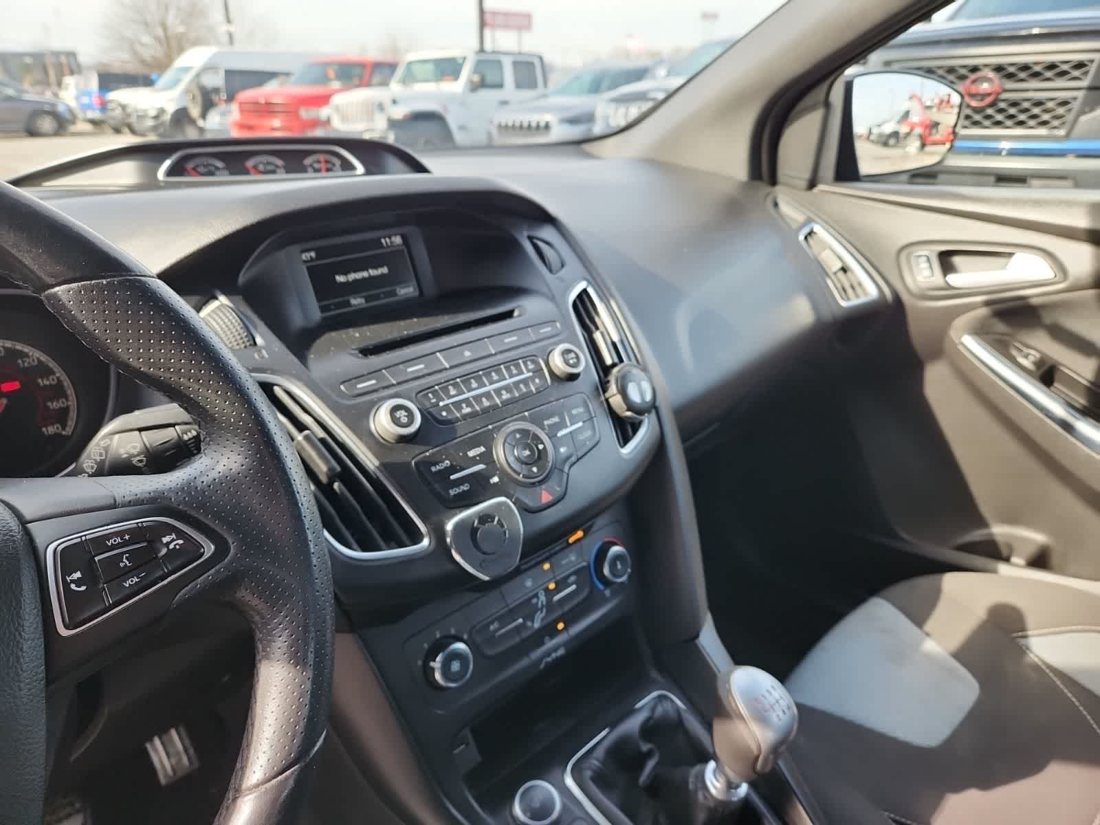 Thumbnail: 2017 Ford Focus - 10