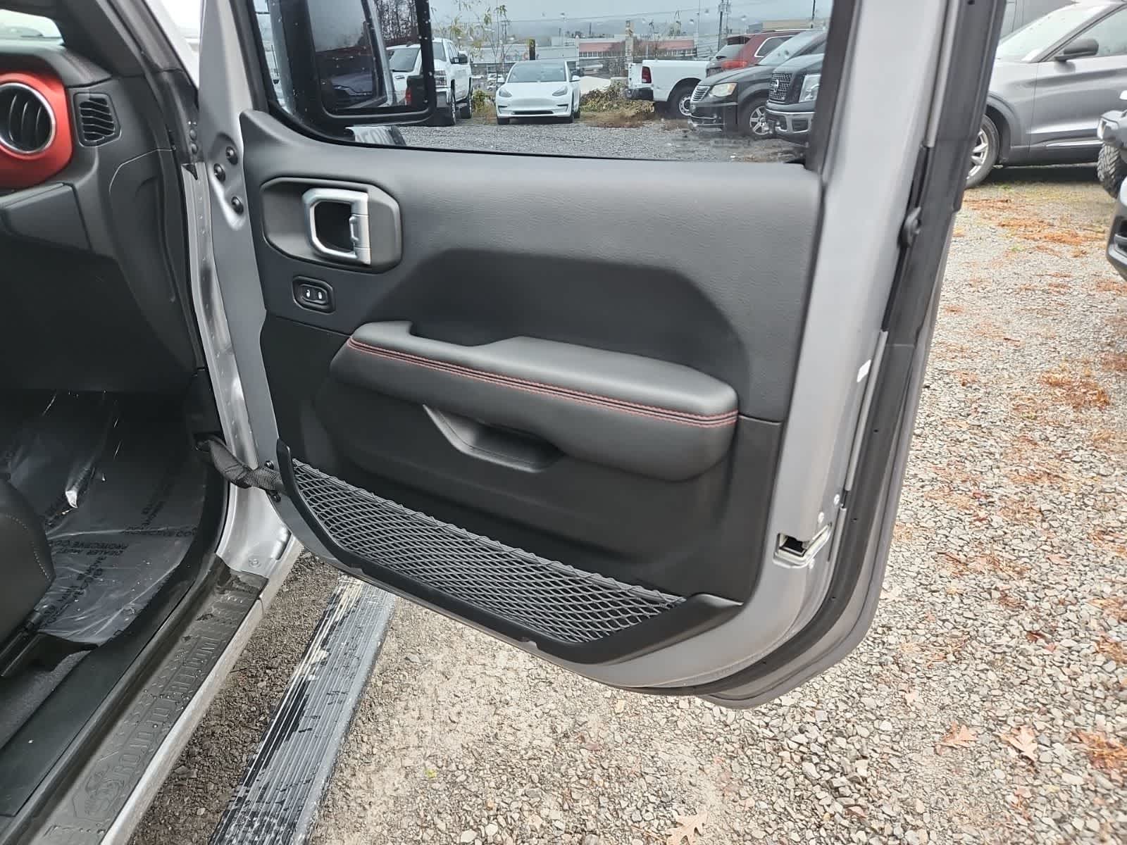 Thumbnail: 2019 Jeep Wrangler - 22