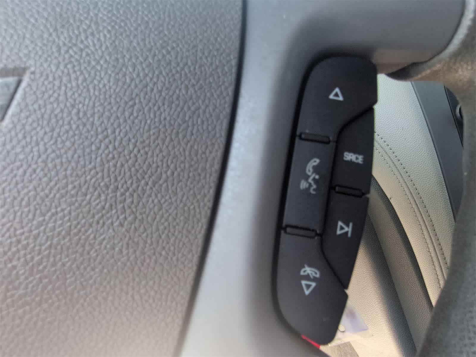 Thumbnail: 2016 Chevrolet Traverse - 22