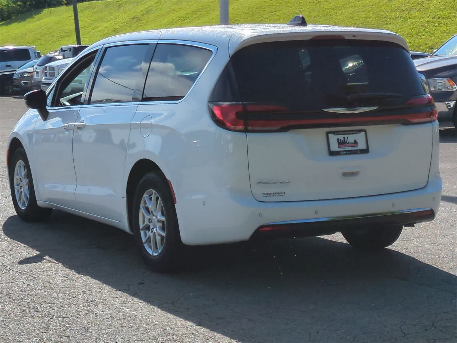 Thumbnail: 2025 Chrysler Pacifica - 6