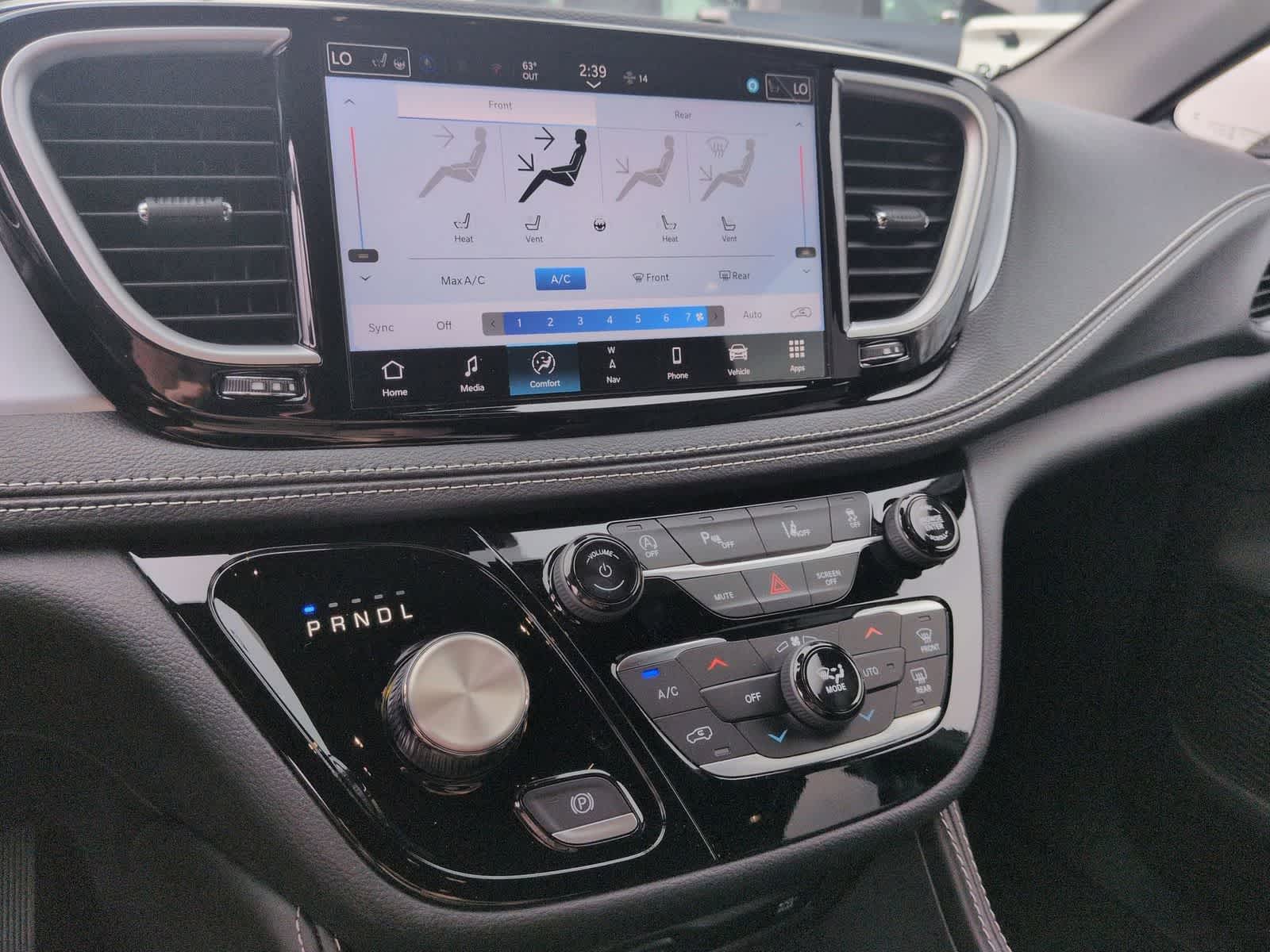 Thumbnail: 2026 Chrysler Pacifica - 21