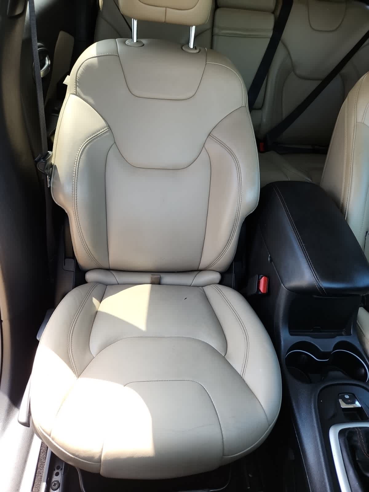 Thumbnail: 2016 Jeep Cherokee - 18
