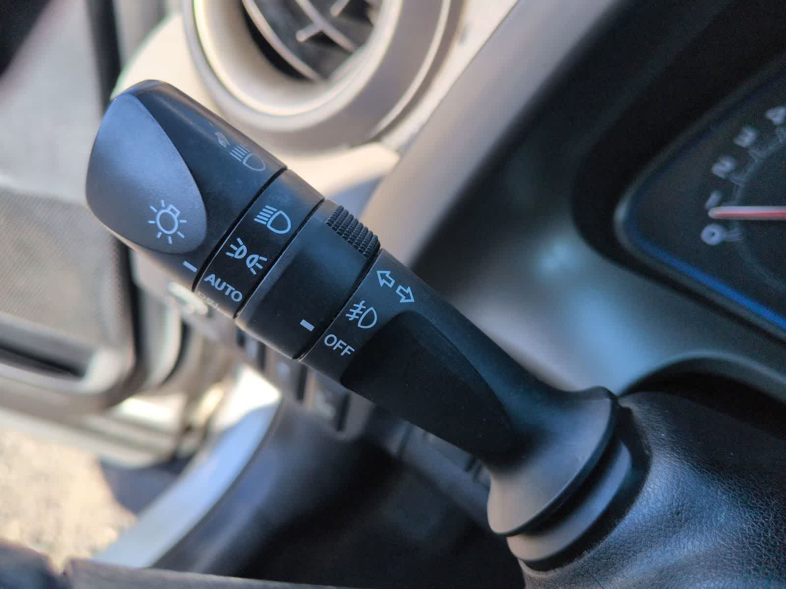 Thumbnail: 2015 Toyota RAV4 - 25