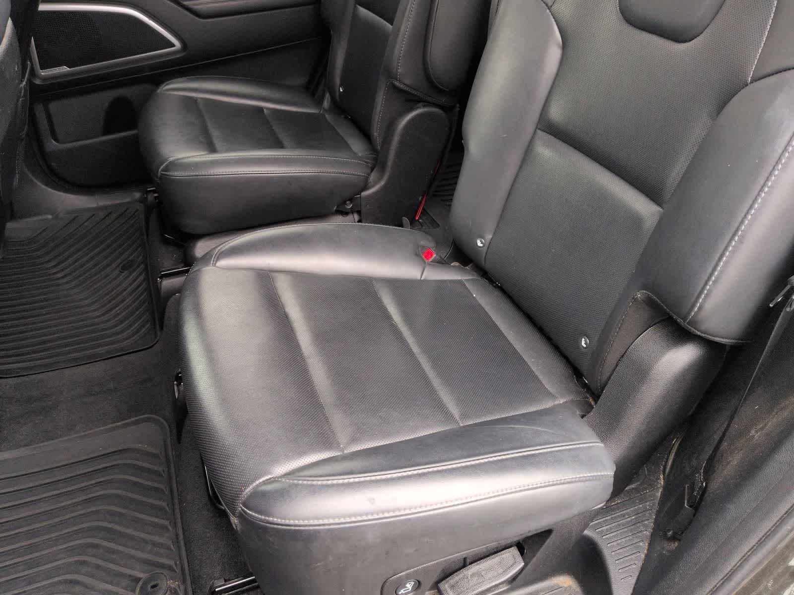 Thumbnail: 2020 Kia Telluride - 19